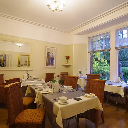 Dene House 게스트하우스 4*