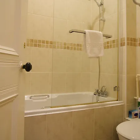 Dene House 게스트하우스 4*